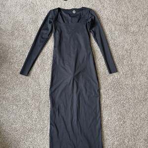 SKIMS Built in Bodysuit Square Neck Long Sleeve Maxi Dress Onyx Black L